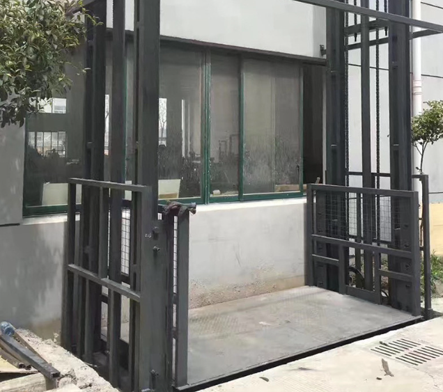 信阳导轨式施工升降机助力民生工程提速增效