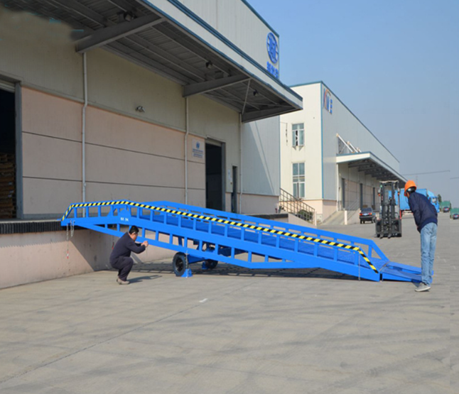 信阳移动式登车桥应用